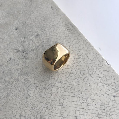 curvy ring